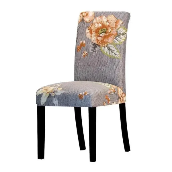 Grijs stoelhoes met oranje bloemenprint op een hoge stoel.